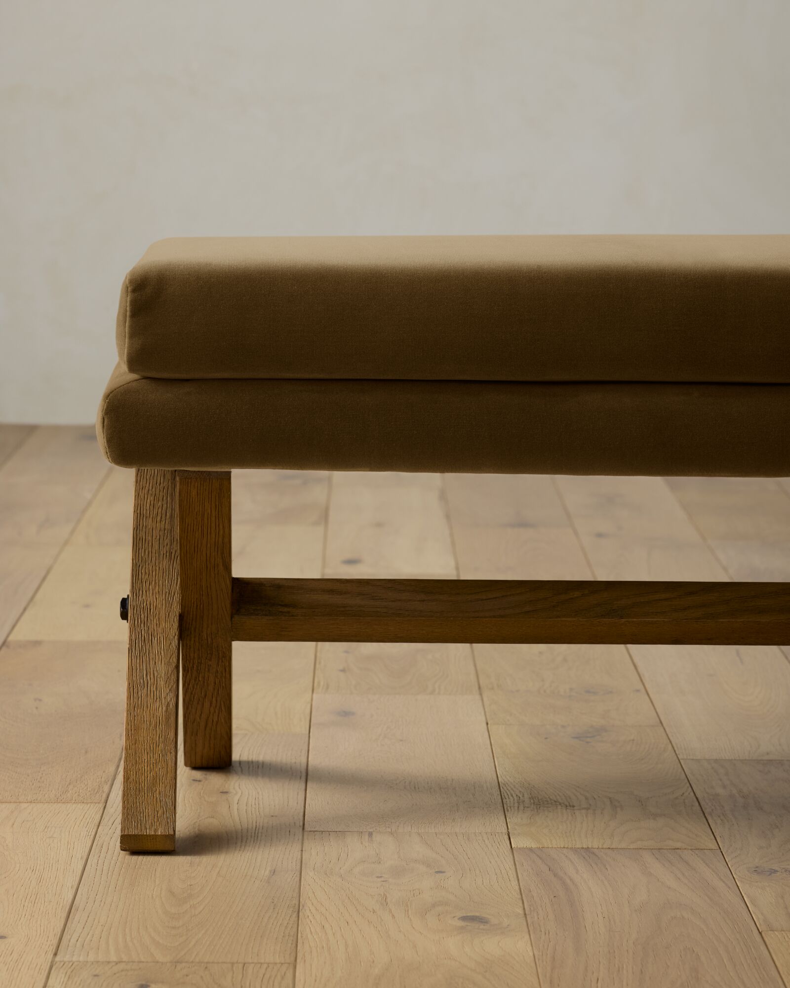 Nellie Bench | Joon Loloi