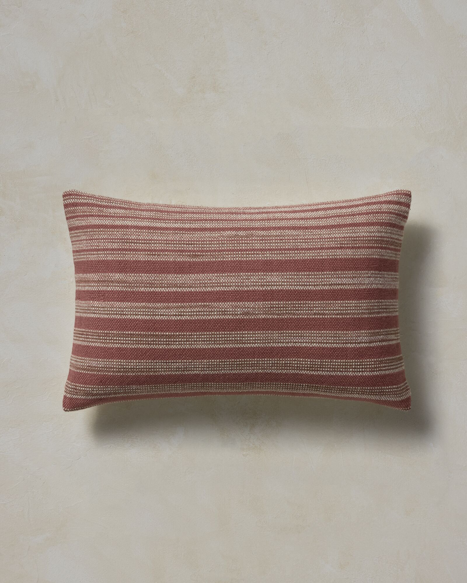 ターニングポイント　LopNur　Jason Liu新シグネチャー Kayleigh Lumbar Pillow | Joon Loloi